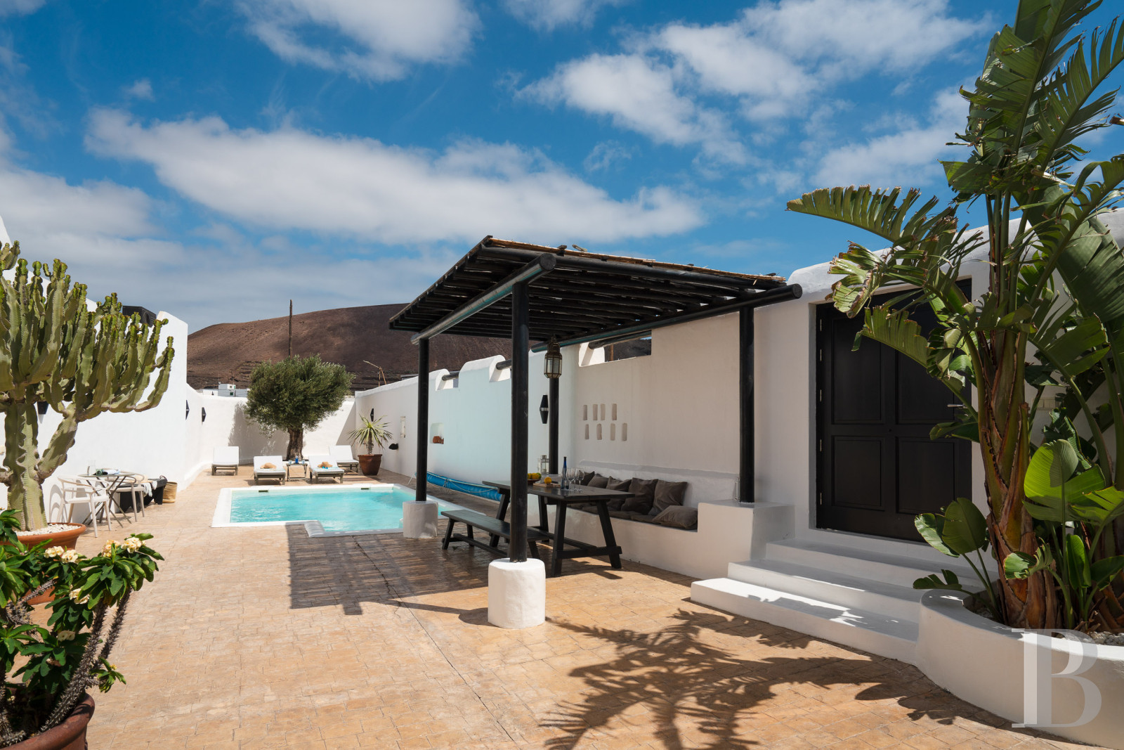 An old finca renovated in a contemporary style on the island of Lanzarote, in the Canary Islands - photo  n°2